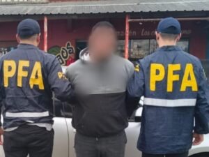 Detienen a un hombre que abusó de menores durante una década: les regalaba caramelos a chicos del barrio