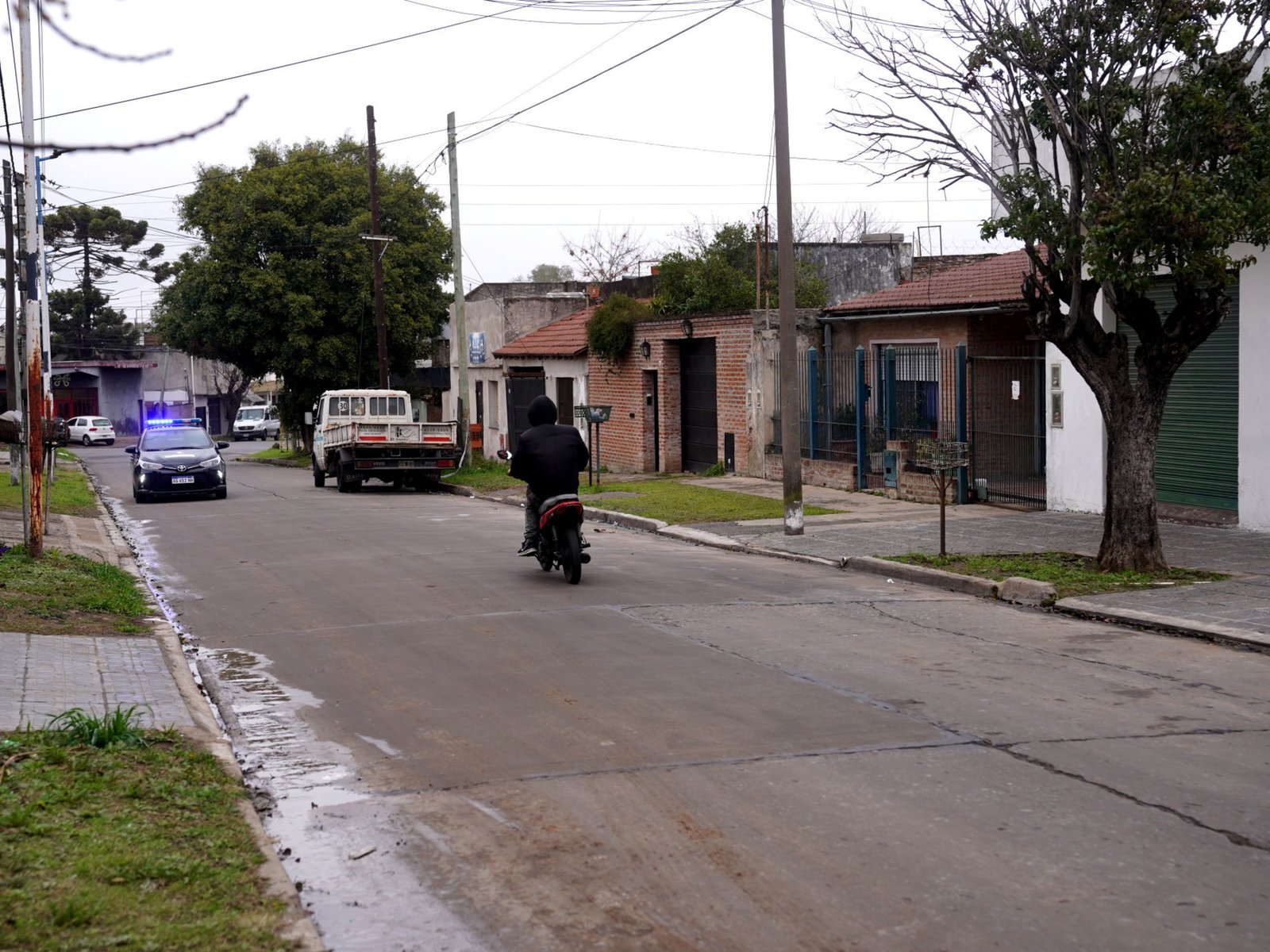 "Ya es normal escuchar tiros": miedo en el barrio del policía asesinado por motochorros en Loma Hermosa