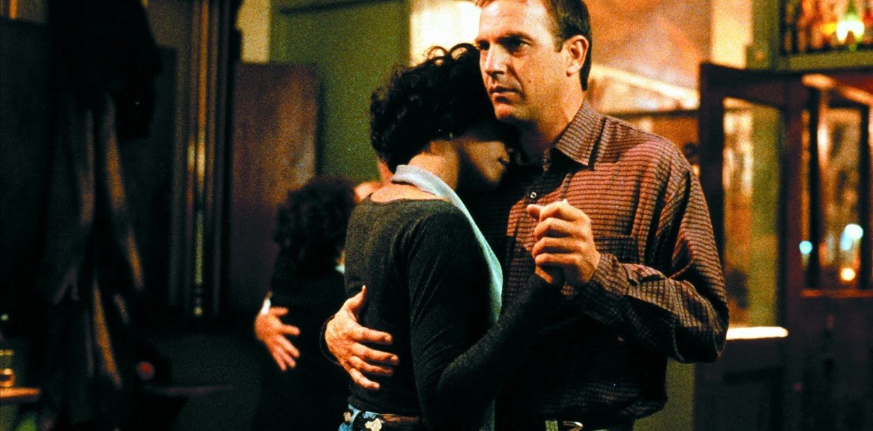 Una mujer creyó que hablaba con el actor Kevin Costner y la estafaron por más de tres millones y medio de pesos