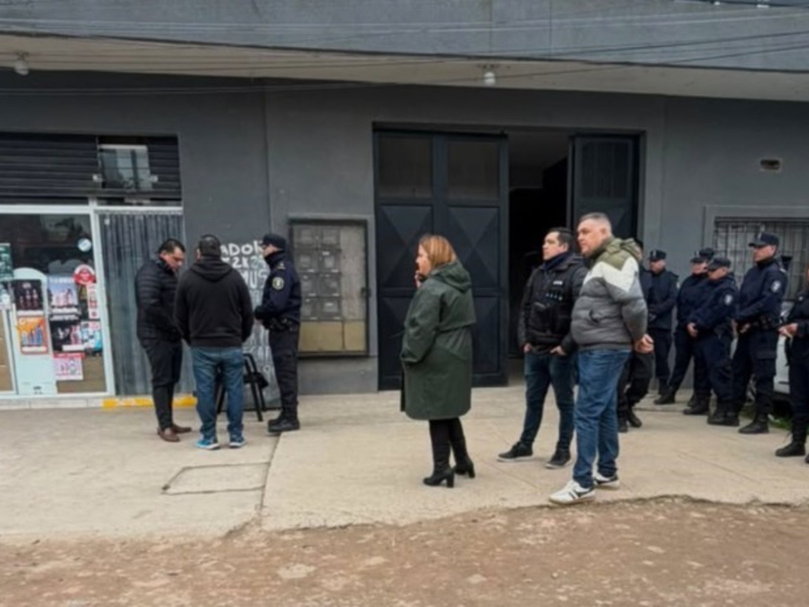 Una discusión entre un carnicero y un herrero terminó en tragedia en Escobar: uno murió acuchillado y el otro, de un infarto