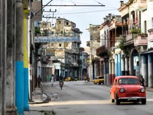 A la espera de más reformas económicas, el sector privado se consolida y transforma a Cuba