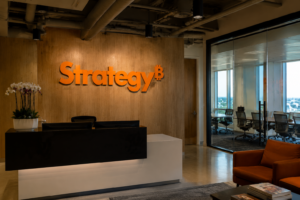 Acciones de Strategy (MSTR) suben tras respaldo de analistas a nuevo plan de capital