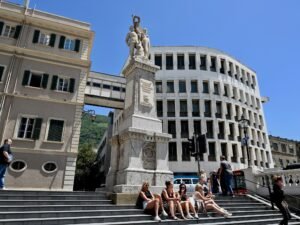 Cae la verja que separaba España de la colonia británica de Gibraltar: festejos y emoción tras un acuerdo histórico
