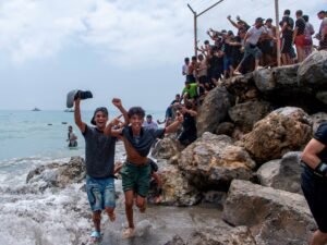 Crisis migratoria en Ceuta, EN VIVO: el minuto a minuto del cruce masivo desde Marruecos