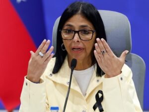 El chavismo y la oposición acuerdan un plan para llamar a elecciones y “fortalecer la democracia” en Venezuela