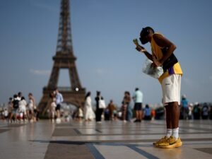Europa vivió el junio más caluroso de su historia y los termómetros vuelven a trepar: Francia se derrite y crece la polémica por el aire acondicionado