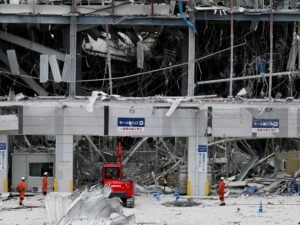 Japón busca sobrevivientes tras el terremoto que dejó al menos 18 muertos