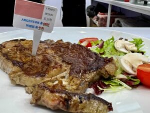 La industria frigorífica y la mesa de enlace rechazaron las modificaciones que impulsa Sturzenegger para financiar el instituto que promociona la carne