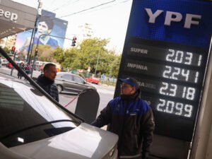 Naftas: un fallo judicial bonaerense obliga a que las petroleras le informen los aumentos al Gobierno Nacional