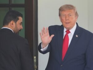 Trump da marcha atrás con el peaje en el Estrecho de Ormuz un día después de haberlo anunciado