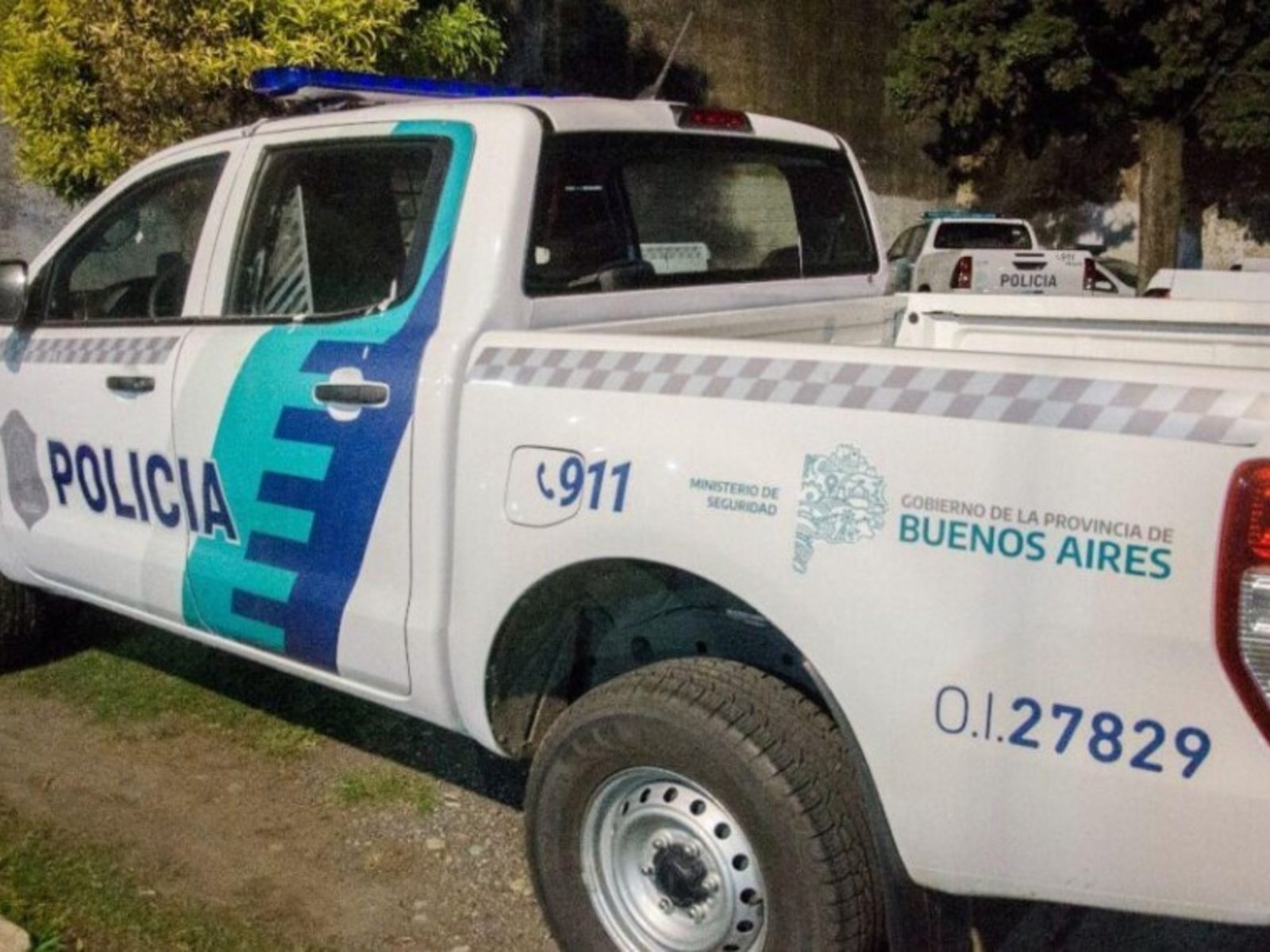 Padre e hijo motochorros intentaron asaltar a un policía que se defendió a los tiros: terminaron baleados y uno está grave