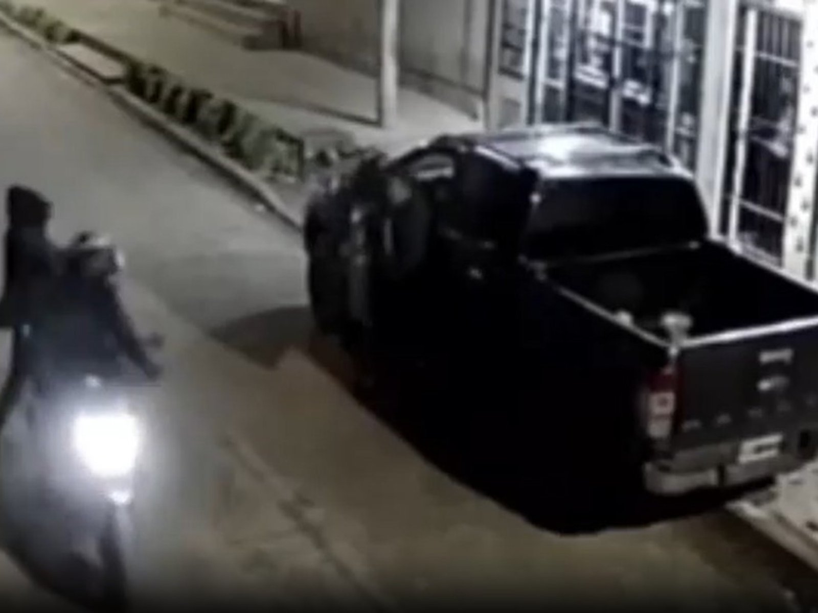 Mataron a un hombre cuando bajaba de su camioneta en Lomas de Zamora: el video del ataque