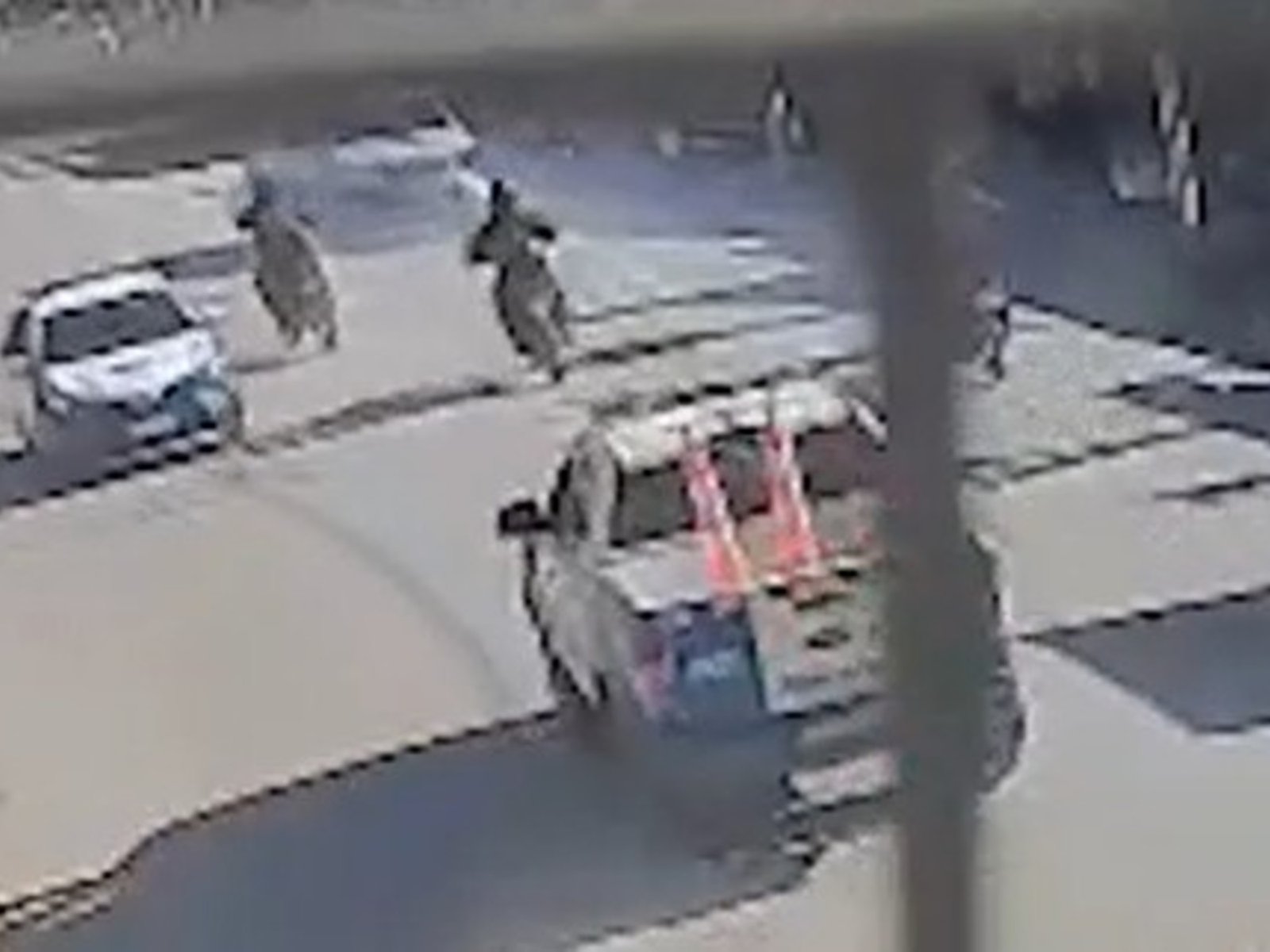 Marcha atrás y a contramano: cómo fue la persecución de película, con tiros y choques, de la policía de Neuquén para atrapar al conductor de una camioneta
