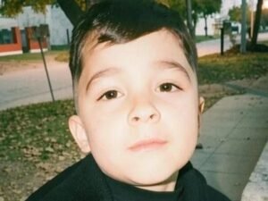 Investigan la muerte de un nene de 6 años en Santa Fe: detienen a la madre mientras esperan la autopsia para saber qué pasó