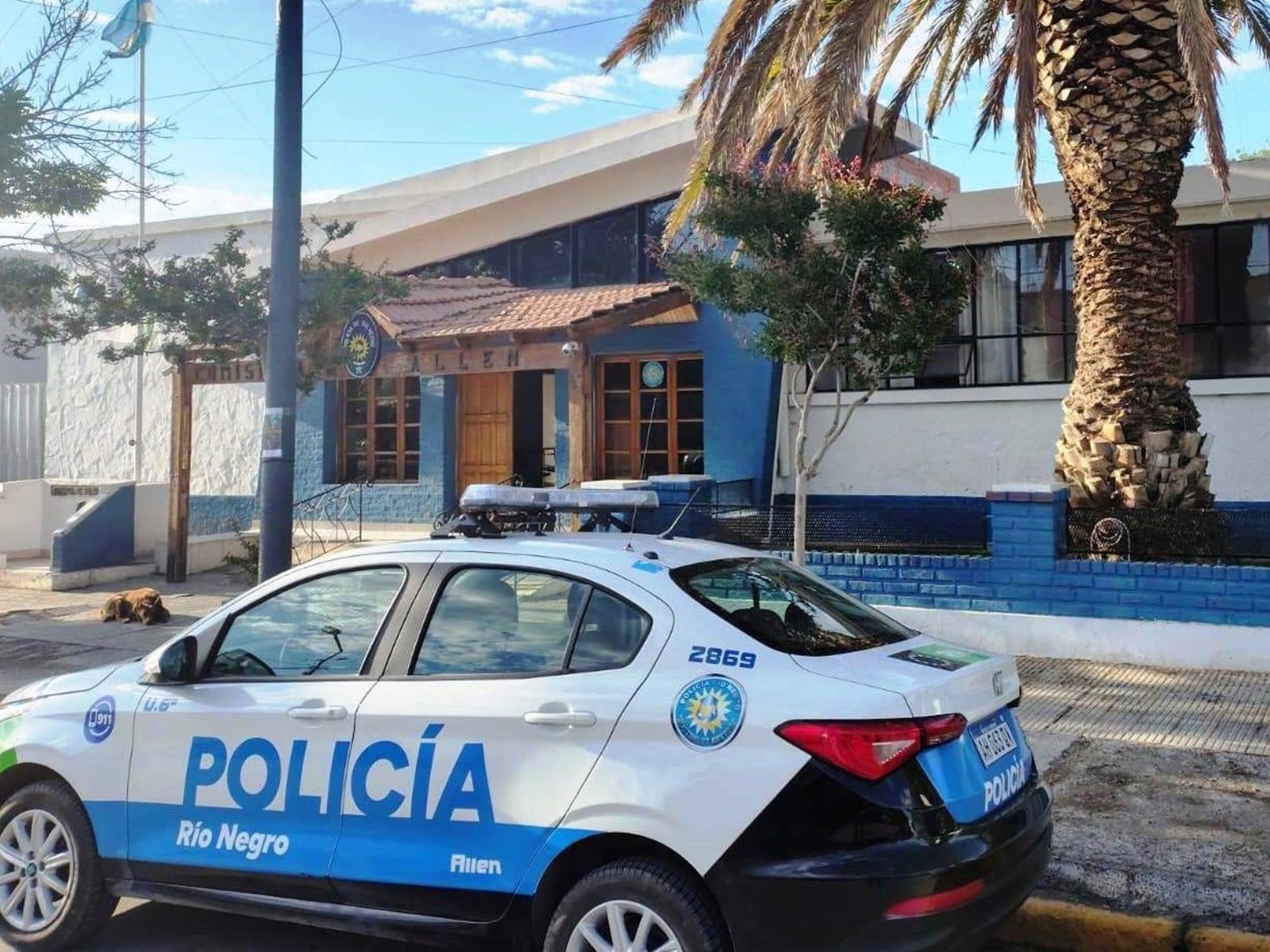 Horror en Río Negro: un hombre apuñaló a su pareja, agredió a un policía y murió cuando intentaba escapar