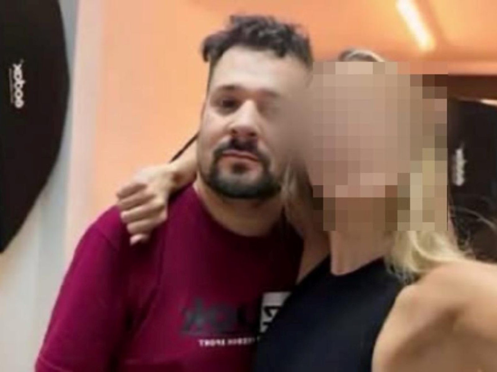 Elevan a juicio al falso productor de moda acusado de múltiples abusos: armaba castings truchos para engañar a sus víctimas