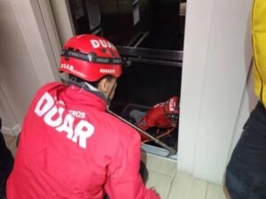 Tragedia en Córdoba: un guardia de seguridad murió tras quedar atrapado por un ascensor