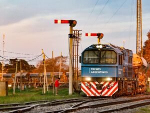 Antes de avanzar con la privatización del Belgrano Cargas, el Gobierno incluyó en el RIGI a las inversiones ferroviarias