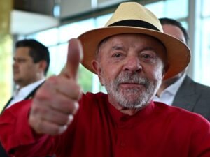 Brasil entra en una nueva fase de la campaña electoral con Lula da Silva y Flávio Bolsonaro bajo la lupa por sospechas de corrupción