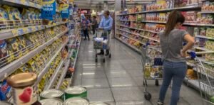 Canasta básica: el INDEC dice que una familia necesitó 1.564.716 pesos en julio para no ser considerada pobre
