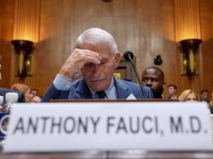 Combatió la pandemia de Covid y ahora Trump lo persigue: ¿Qué le puede pasar a Anthony Fauci, acusado de desacato?