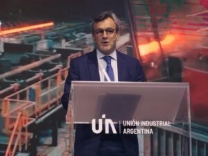 El Día de la Industria se celebra en un laboratorio: el mensaje que la UIA le quiere hacer llegar al Gobierno
