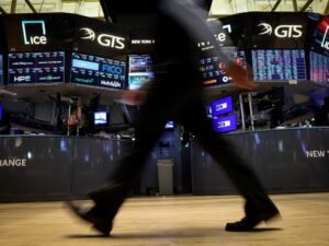 El mercado se adelanta a las elecciones y los activos argentinos sufren: riesgo país por encima de 500 puntos y caída de casi 13% del Merval
