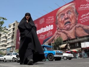Irán dice que las sanciones de Estados Unidos son “terrorismo económico” y amenaza con usar “armas más destructivas”