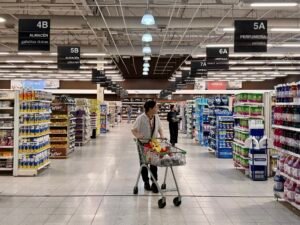 La inflación de agosto se desacelera por la carne, la nafta y el dólar