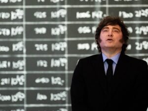 Milei y la economía atados a un mástil y a la deriva de los vientos