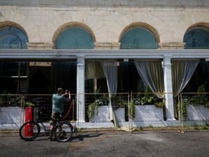 Moscú califica de “terrorista” el ataque con una bomba en un restaurante de la capital rusa: ya hay cinco muertos