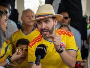 Quién es Abelardo De la Espriella, el libertario admirador de Javier Milei que asumió la presidencia de Colombia