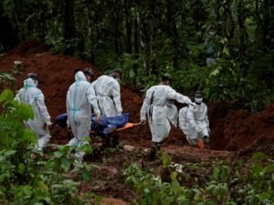 Riada en Nepal: elevan a más de 800 la cifra de muertos y un nuevo deslizamiento de tierra puso en alerta a los rescatistas
