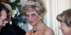 Roberto Devorik, a 29 años de la muerte de Lady Di: “Mientras viva el rey, la memoria de Diana estará en la niebla inglesa”