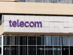 Telecom propuso a Metrotel para transferirle los seis millones de usuarios móviles que exigió Defensa de la Competencia