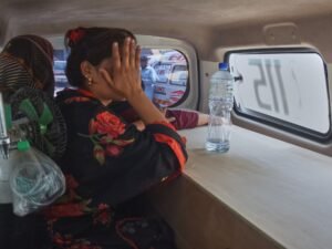 Tragedia en una maternidad de Pakistán: murieron 14 bebés por un incendio dentro de un hospital