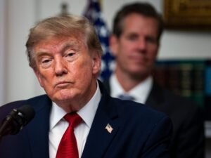 Trump anunció una “ofensiva económica sin precedentes” para aislar a Irán y lanzó una fuerte advertencia contra los países que lo ayuden