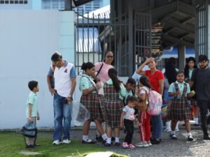 Un sismo de magnitud 5 y varias réplicas sacudieron la capital de Costa Rica