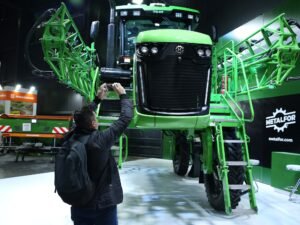 Una de las principales empresas de maquinaria agrícola reportó pérdidas por casi $26.500 millones y anunció un fuerte ajuste