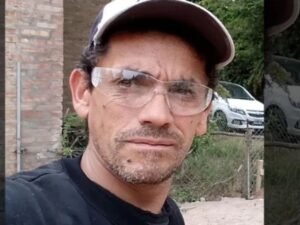 Imputan a policías por matar a un hombre que entró armado en la guardia de un hospital: así fue la reducción que produjo su deceso