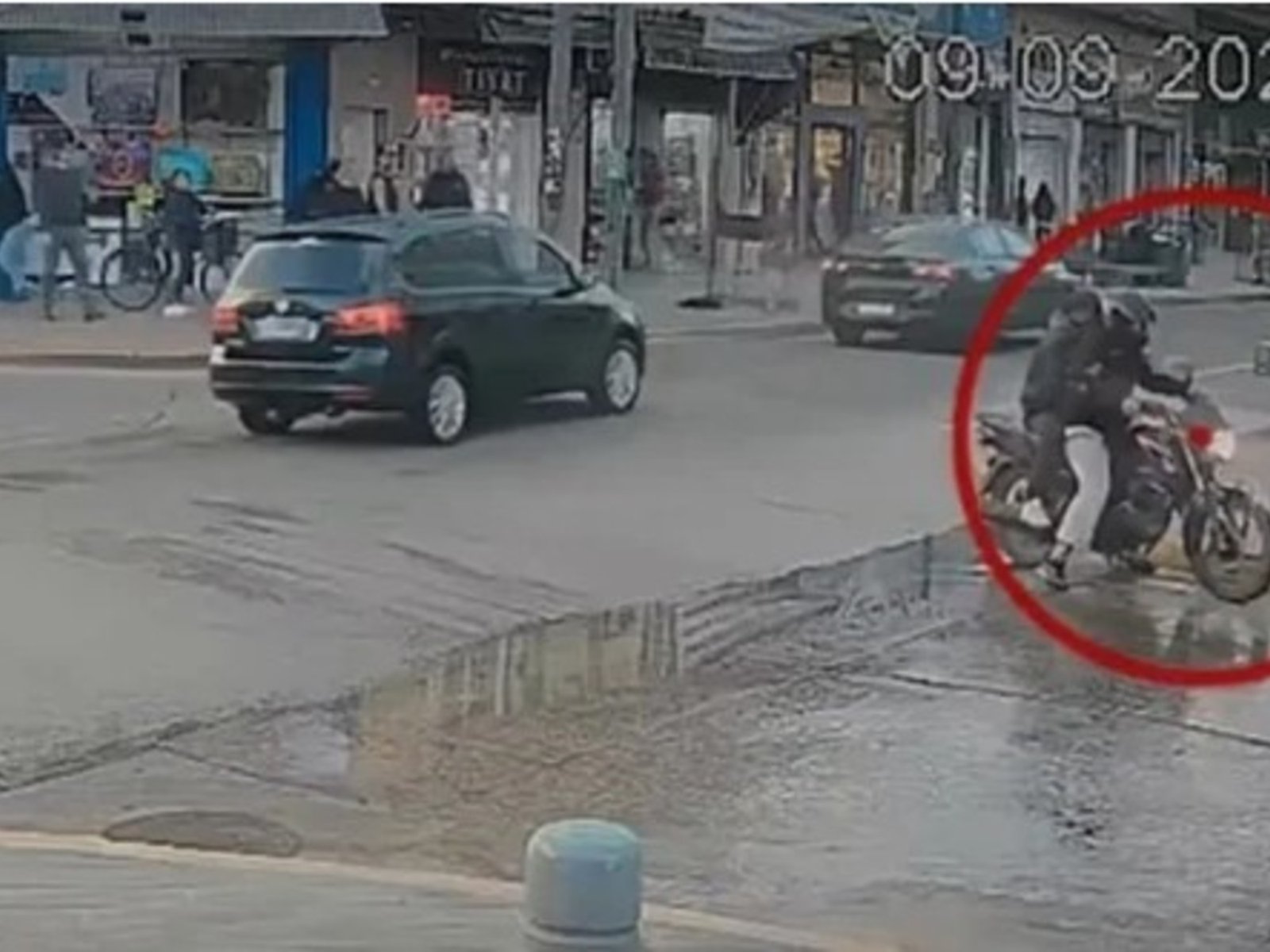 Detuvieron a un motochorro que intentó robar armado una joyería en el centro de William Morris