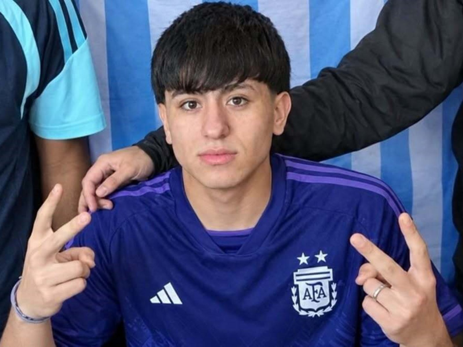 Un joven de 17 años fue asesinado a puñaladas cuando festejaba el Día del Estudiante: "Por favor, no lo dejen morir"