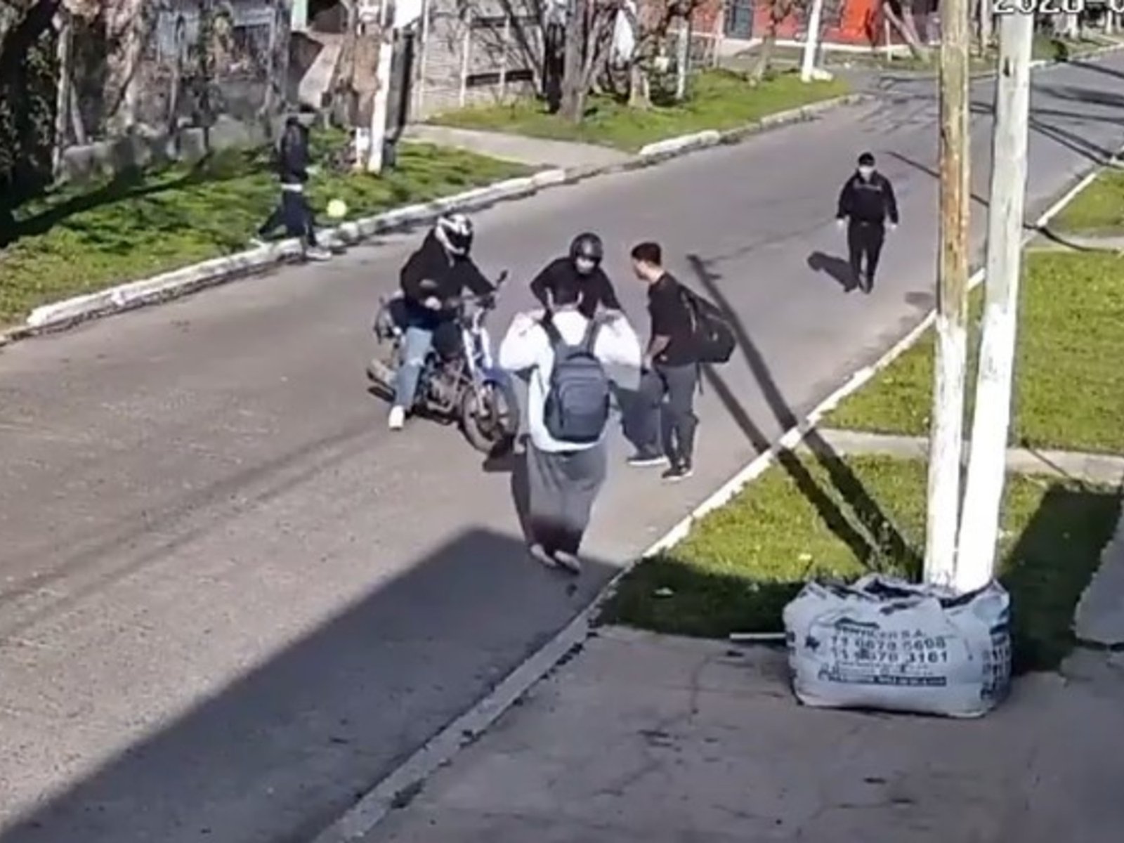 "¿Me voy a morir?": motochorros asaltaron y golpearon a un grupo de adolescentes con autismo