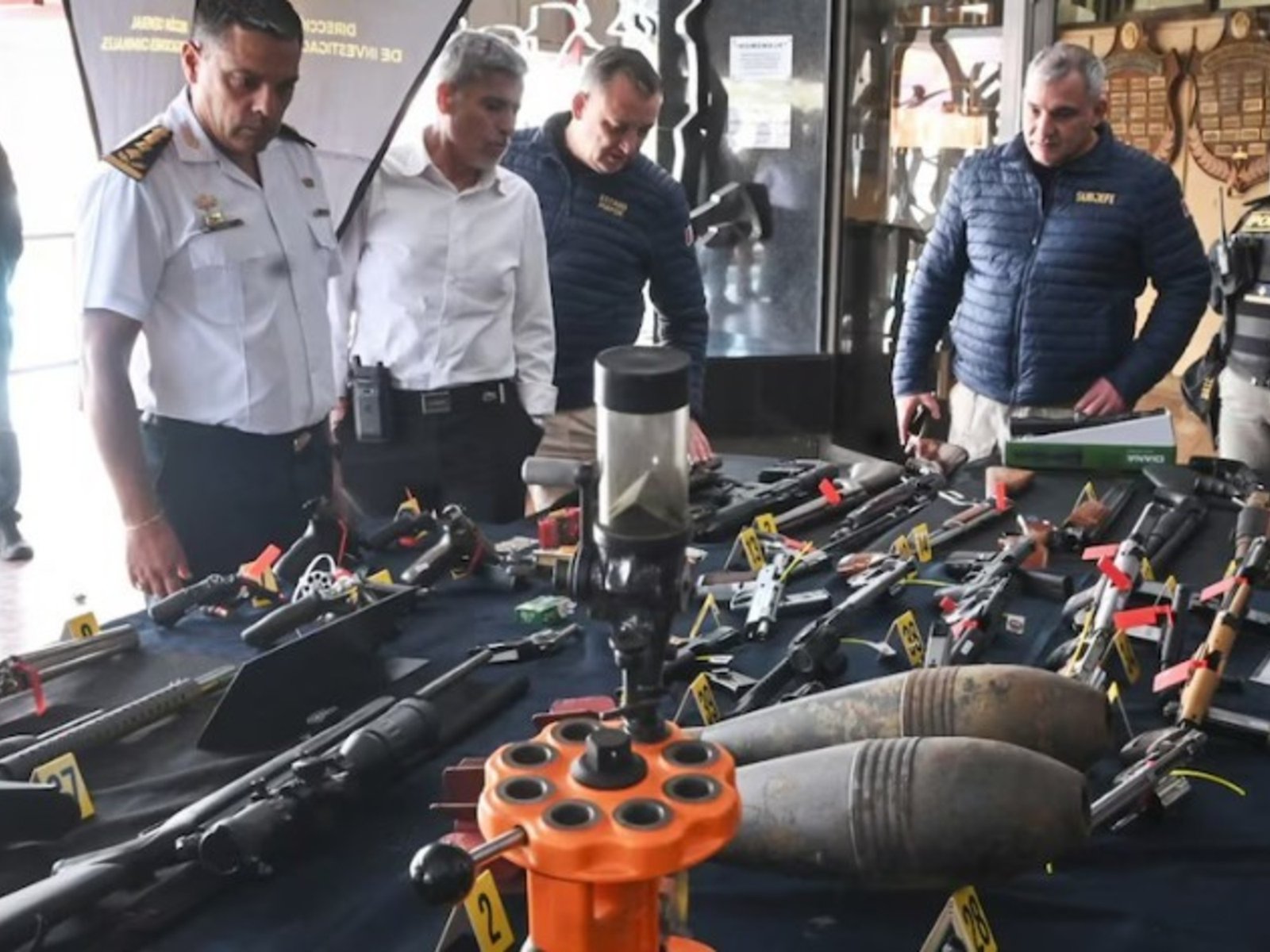 Córdoba: detuvieron a 12 personas e incautaron un arsenal en un megaoperativo por venta ilegal de armas en redes sociales y apps