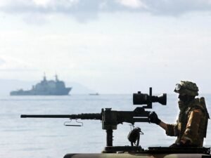Expulsan a un militar español de una base OTAN por su relación con una supuesta espía rusa a la que conoció por Tinder