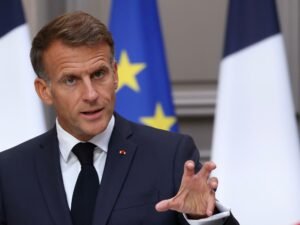 Macron respondió al mapa de Trump que incluía territorios franceses bajo la bandera de Estados Unidos: “No hay debate”