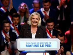 “Primero los franceses”: la líder de extrema derecha Marine Le Pen comenzó su carrera para las presidenciales del año próximo