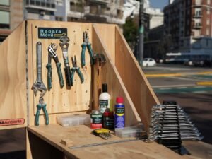 Repará gratis tu celular, bicicleta o electrodoméstico: dónde y cuándo funciona el taller móvil de la Ciudad y qué objetos acepta