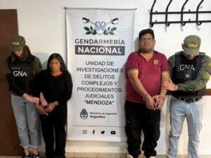 Detuvieron en Aeroparque a una pareja de bolivianos que se habían tragado 199 cápsulas de cocaína: traficaban droga a la Patagonia