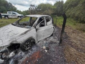 Hallan un cuerpo en un auto quemado y creen que es el hijo de un comisario antidrogas retirado de Misiones